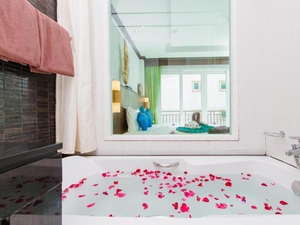 Фотографія Azure Phuket Hotel 3*