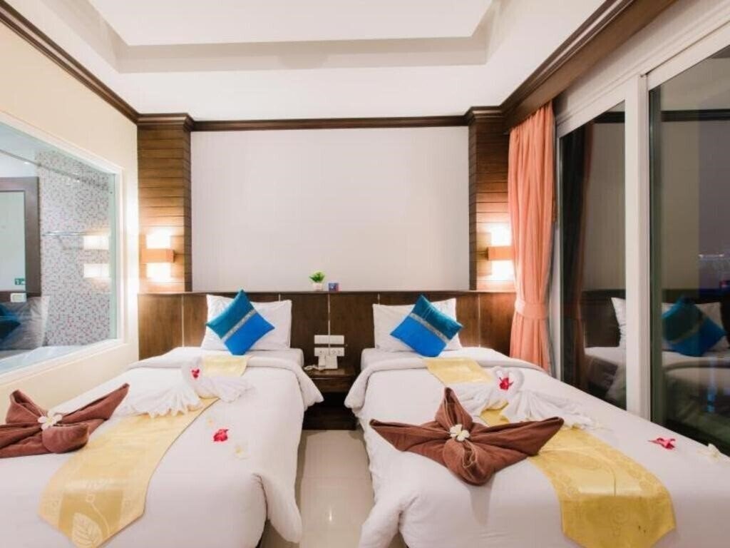 Апартаменти Azure Phuket Hotel 3*