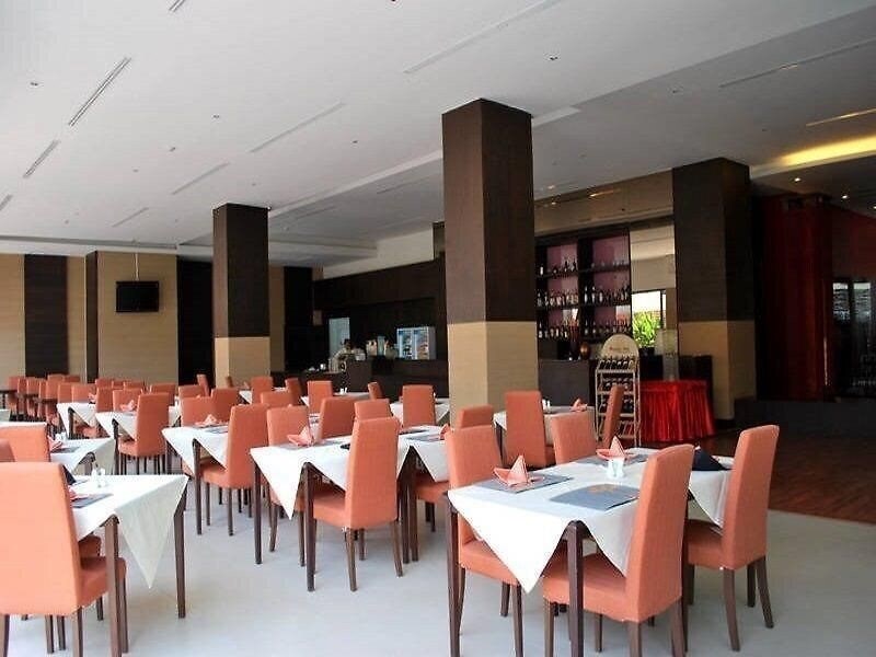 Территория Pgs Hotels Patong (ex. PGS Hotels Kris Hotel & Spa, Resort Patong Beach) 3*