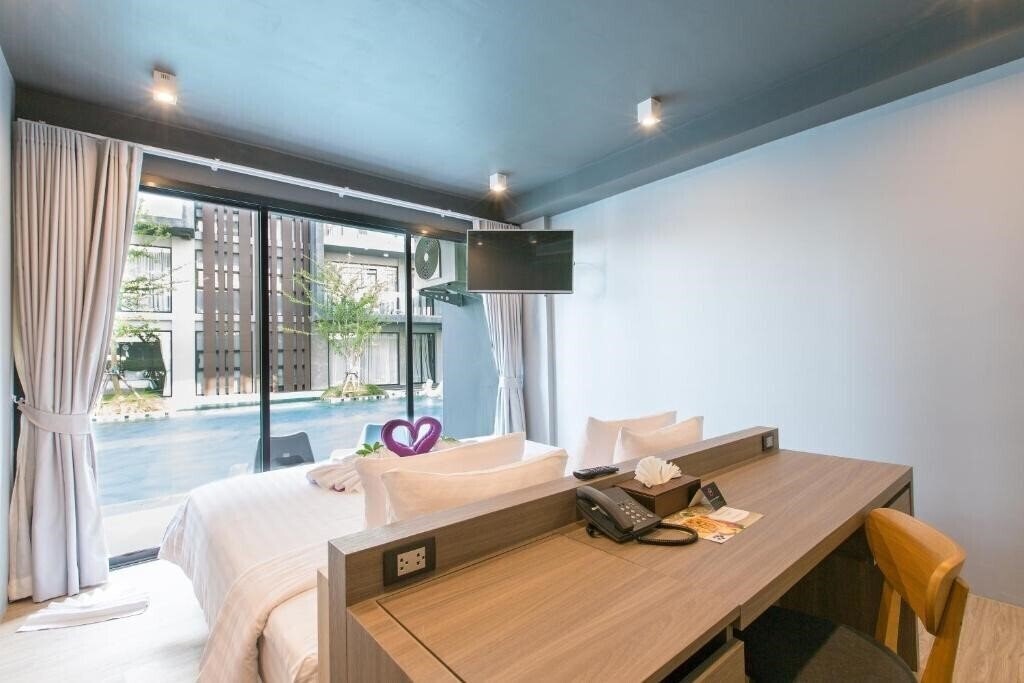 Территория Maya Phuket Hotel 4*