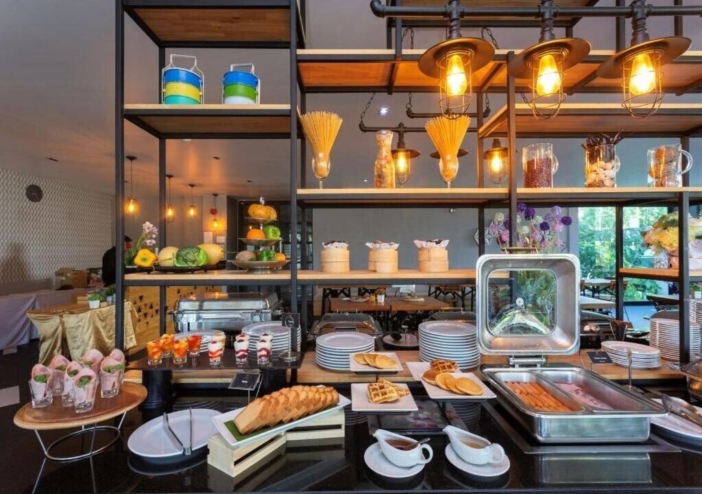 Территория Maya Phuket Hotel 4*