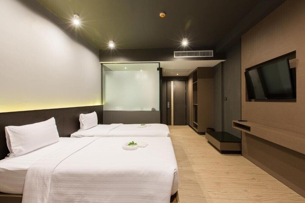 Апартаменты Maya Phuket Hotel 4*