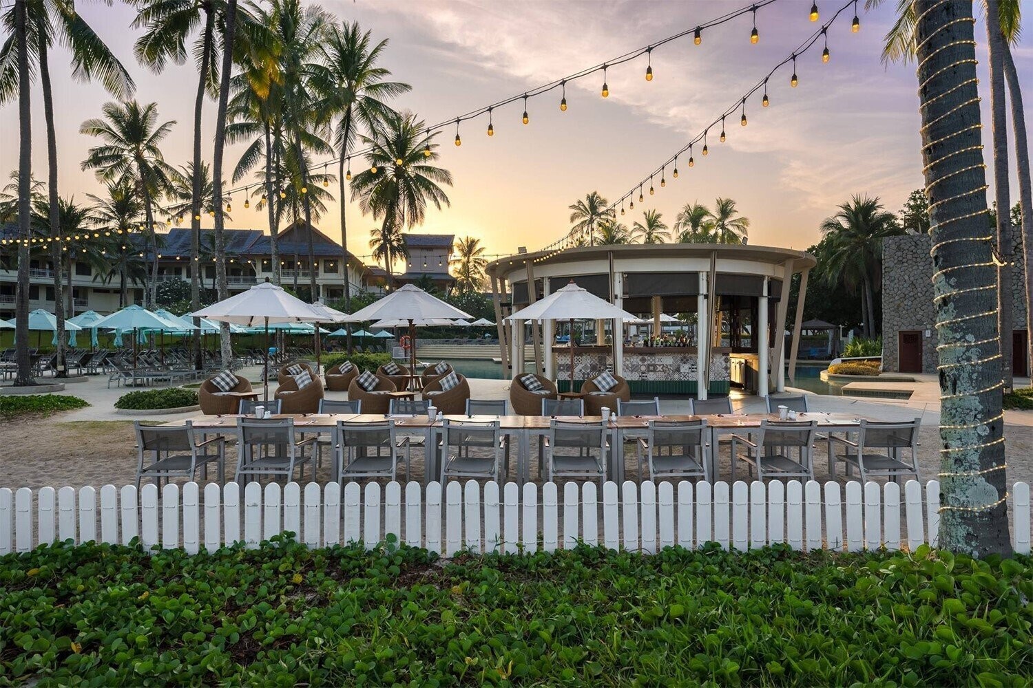 Апартаменты Outrigger Laguna Phuket Beach Resort 5*