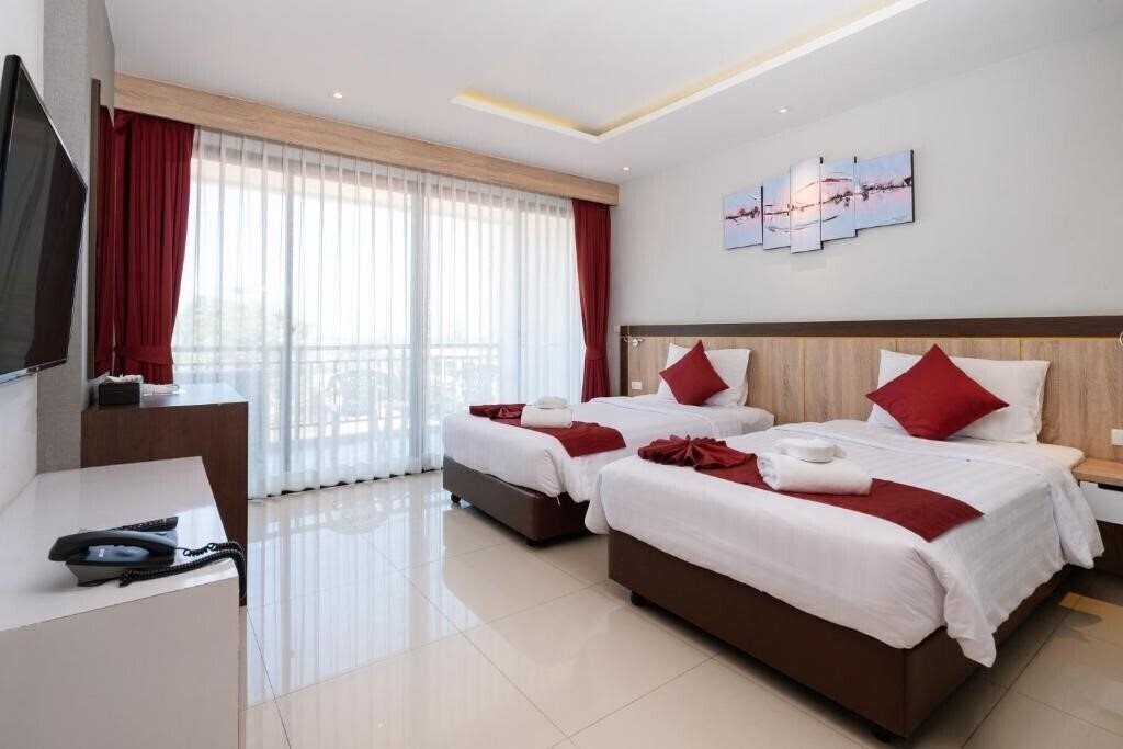 Апартаменты Paripas Patong Resort 4*
