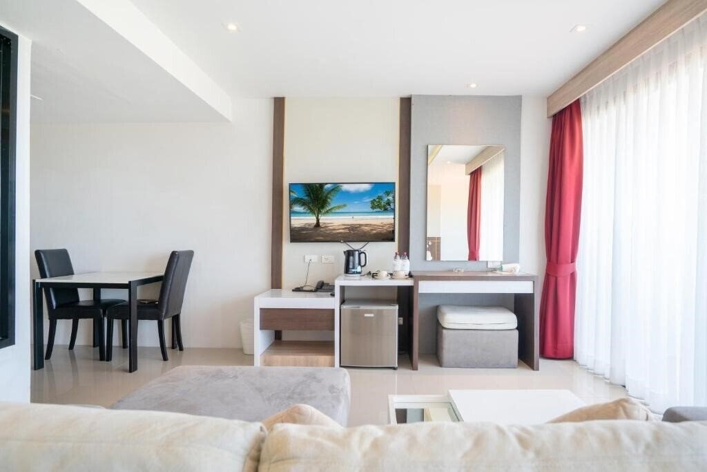 Вид Paripas Patong Resort 4*