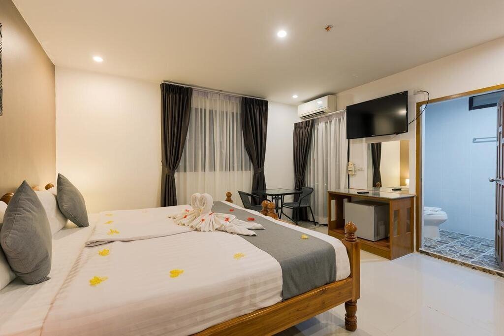 Панорама Patong Dynasty Hotel 3*