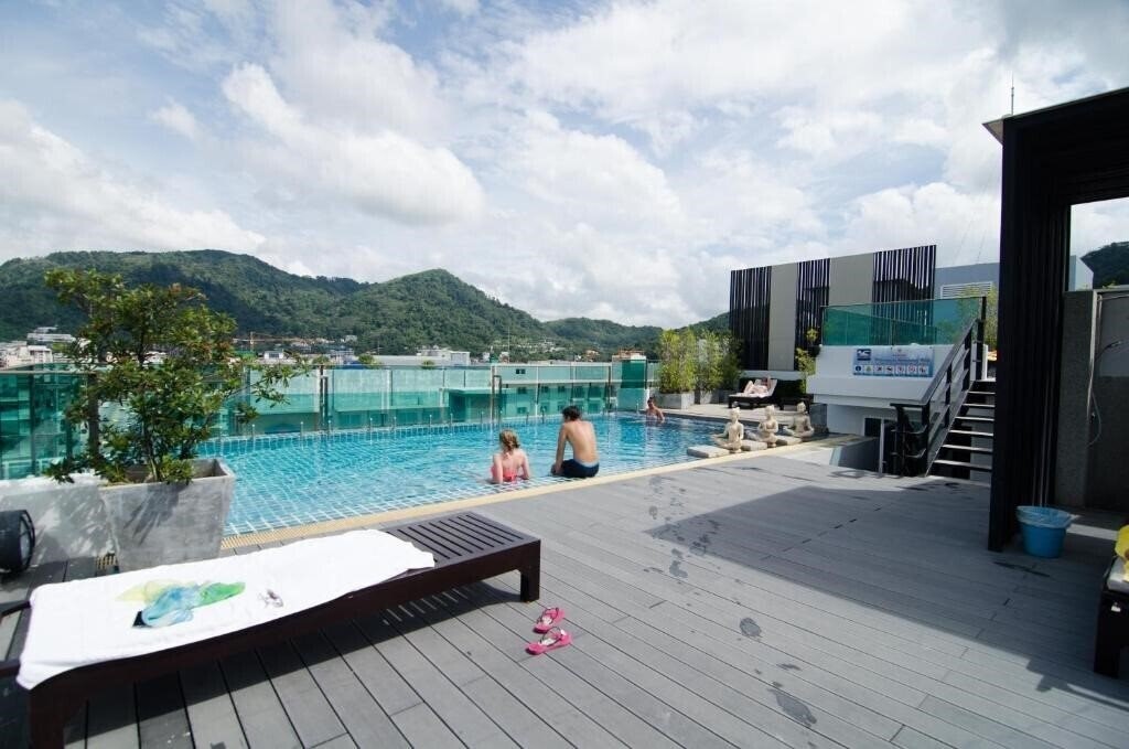 Територія Mirage Express Patong Phuket Hotel 3*