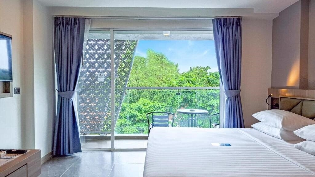 Картинка Araya Patong Beach Hotel 4*