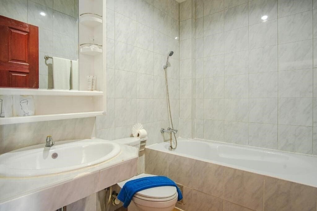 Фотография ART MANSION (EX.MAYA PATONG RESIDENCE) 3*