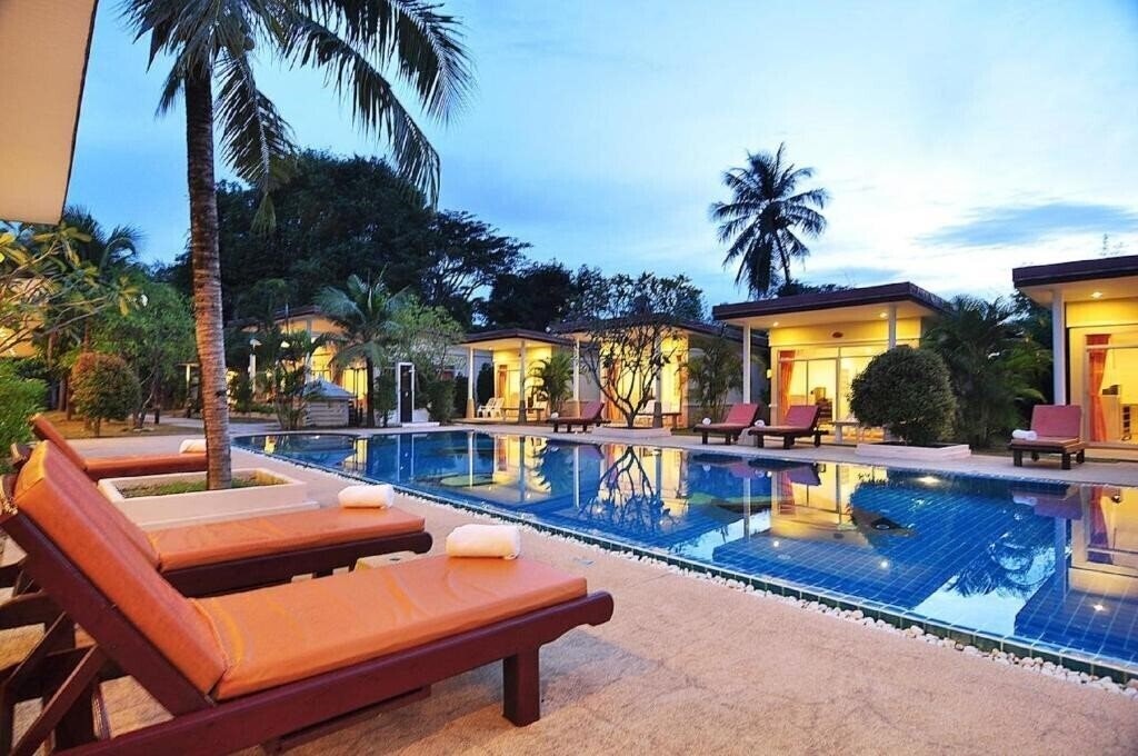 Вид Phuket Sea Resort 3*
