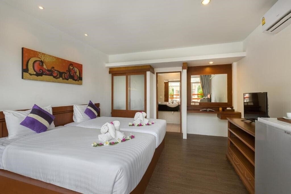 Территория Phuket Sea Resort 3*