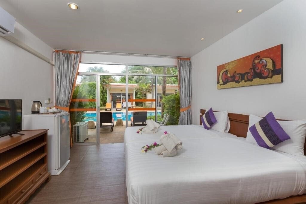 Апартаменты Phuket Sea Resort 3*