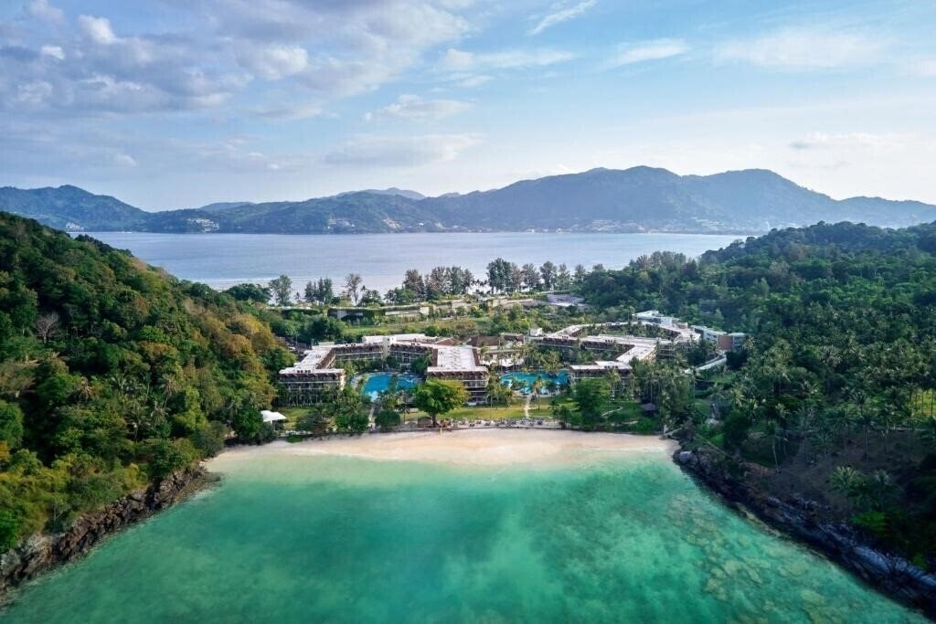 Отель Phuket Marriott Resort & Spa Merlin Beach 5*