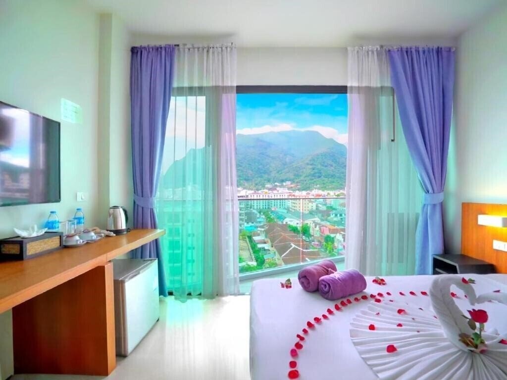 Территория Phoenix Grand Hotel 3*