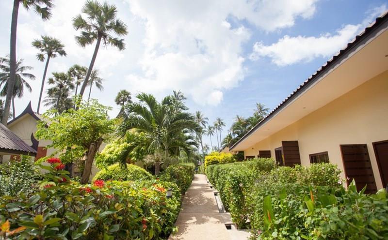 Вид All Seasons Naiharn Phuket (ex. Sabana Resort) 4*