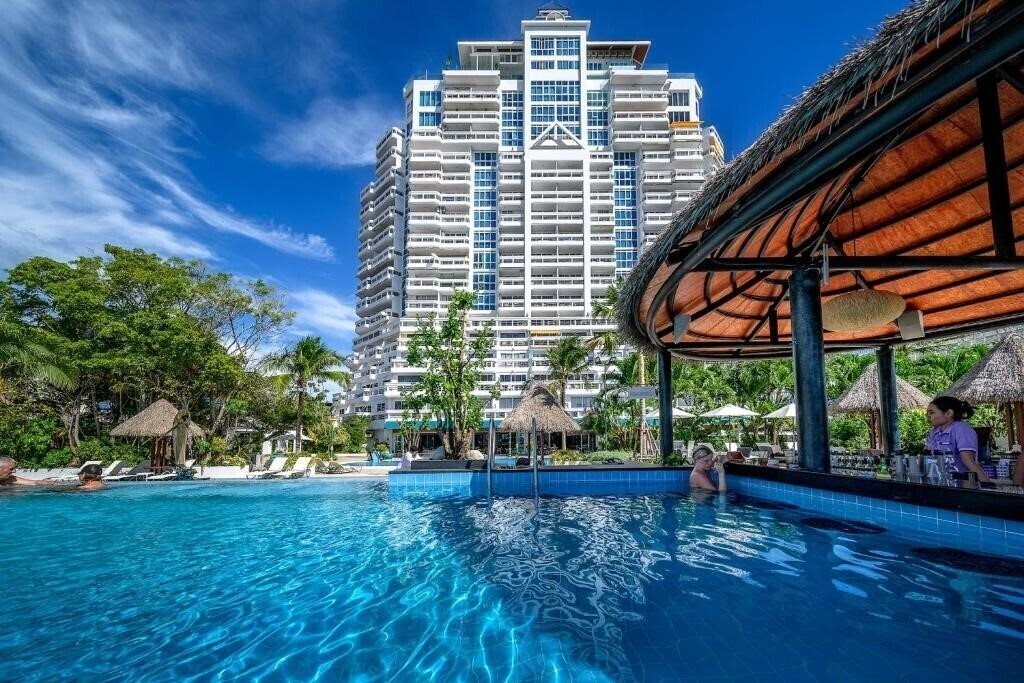Апартаменти The Andaman Beach Suites Hotel 4*