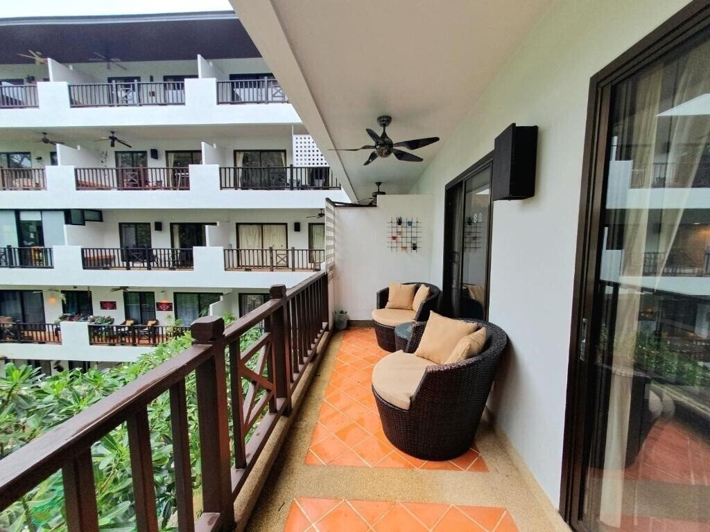 Територія Surin Gate 3*