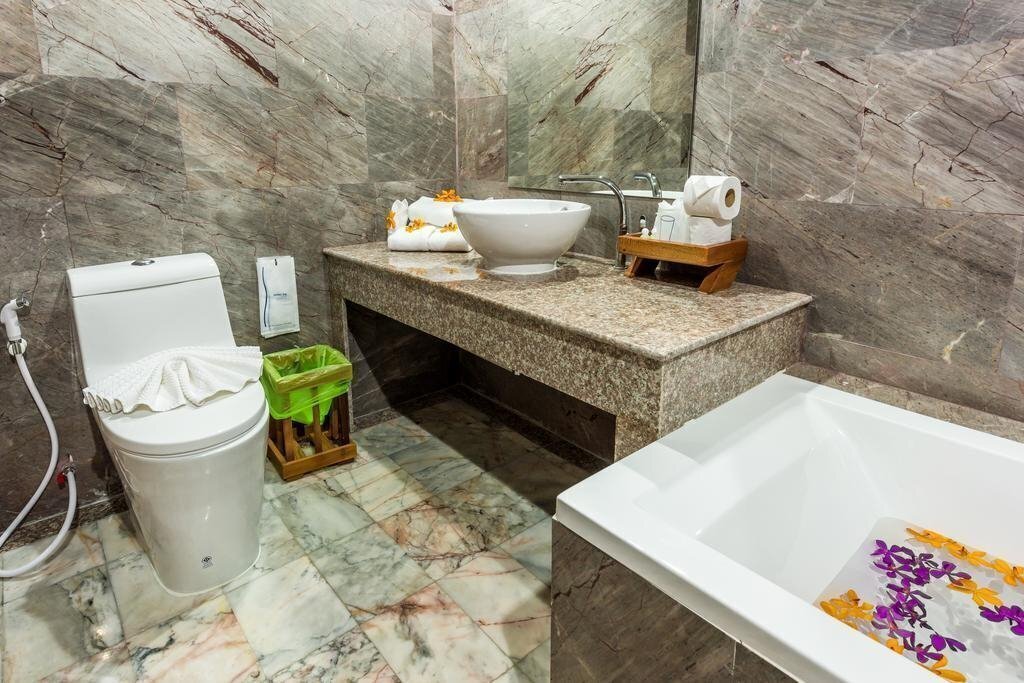 Территория The Windmill Phuket Hotel 4*