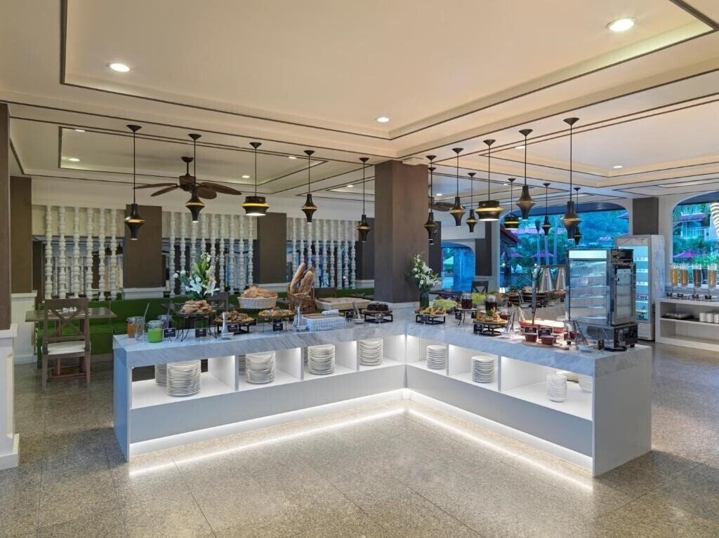 Картинка Chanalai Flora Resort Ikar Crew 4*