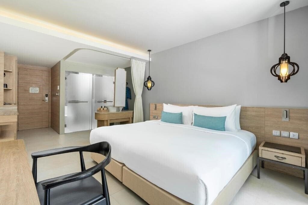 Панорама AtEase Phuket Patong 5*