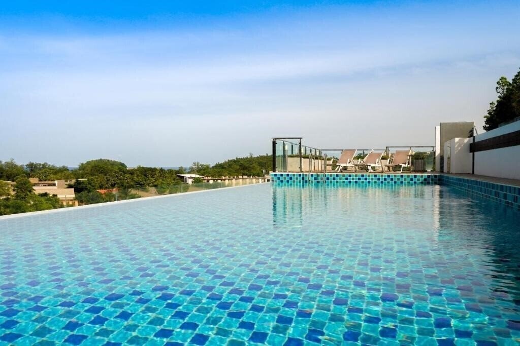 Апартаменты Ozone Condotel Kata Beach 4*