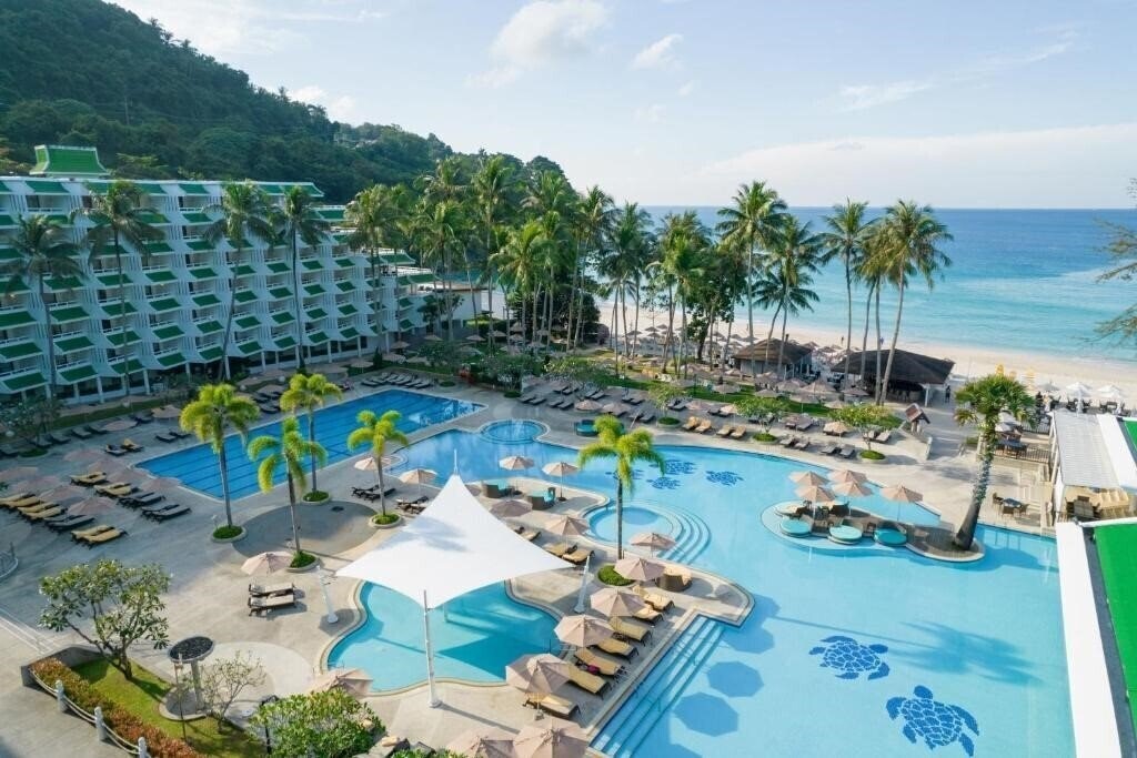 Территория Le Meridien Phuket Beach Resort 5*