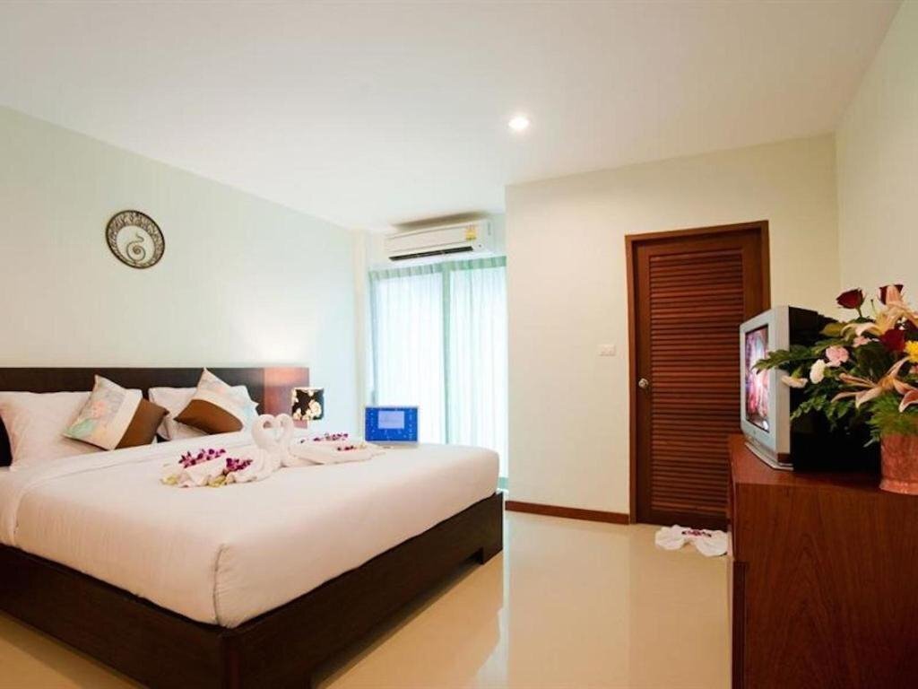 Вид Deva Patong Suites Hotel 3*