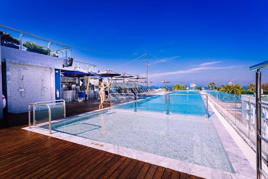 Панорама Surf Hotel Patong (ex. Hotel Clover Patong Phuket) 4*