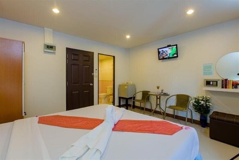 Вид Eing Lay Beach Guest House 2*