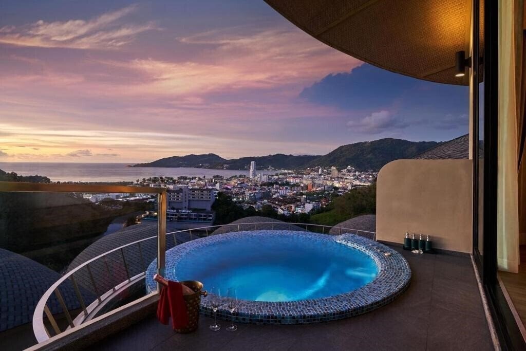 Панорама Patong Bay Hill Reosrt & Spa 4*
