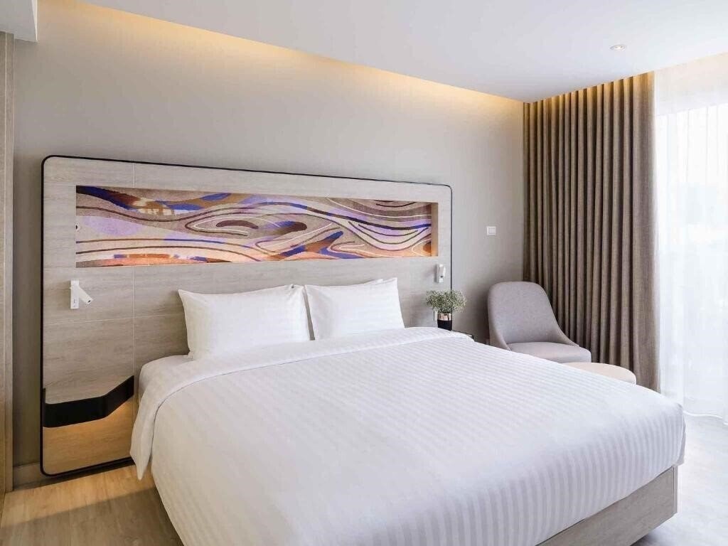 Вид Novotel Phuket City Phokeethra 4*