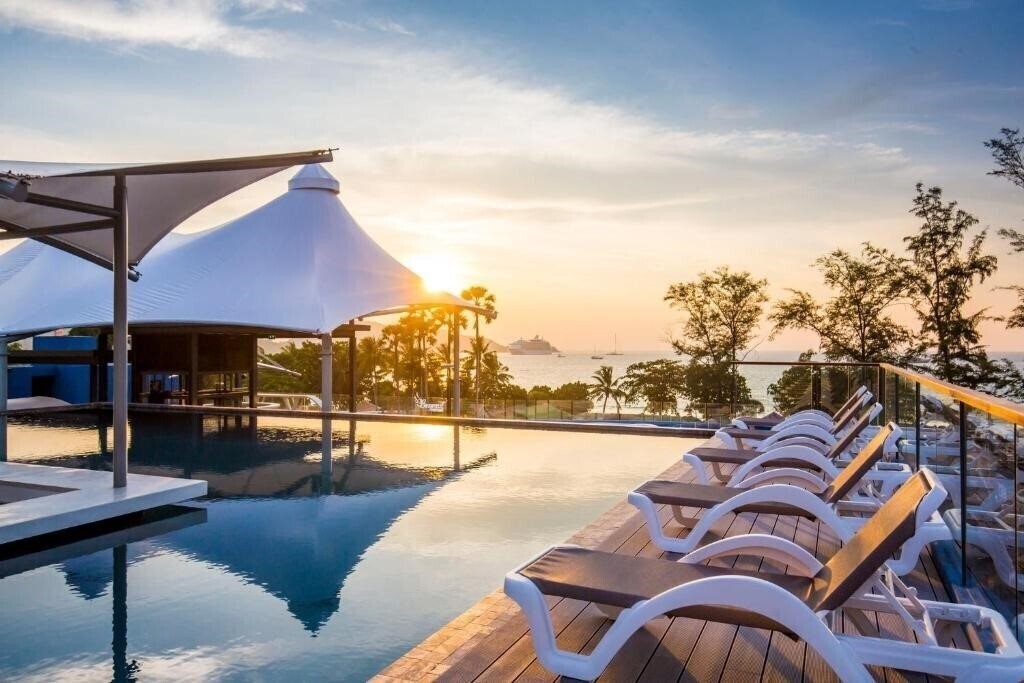 Готель Beyond Hotel At Patong 4*
