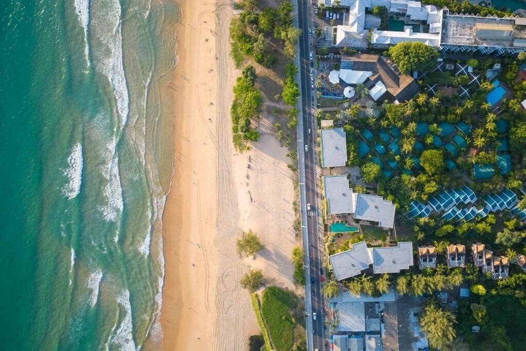 Вид Movenpick Resort & Spa Karon Beach Phuket 5*