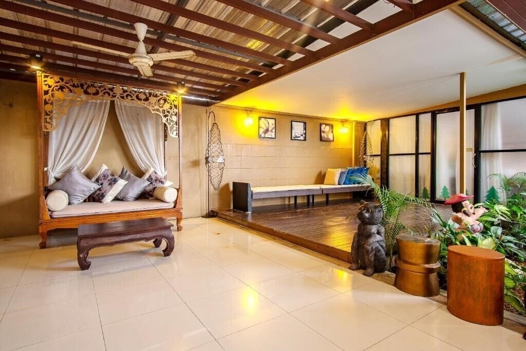 Территория Nai Yang Beach Hotel 3*