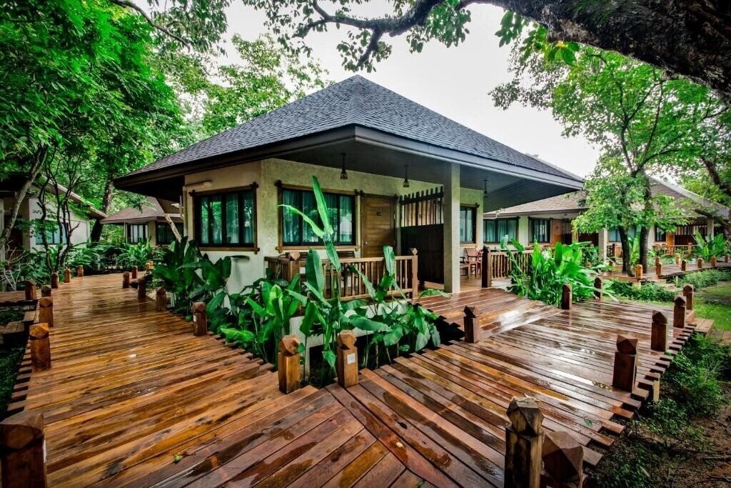 Отель Naiyang Park Resort 3*