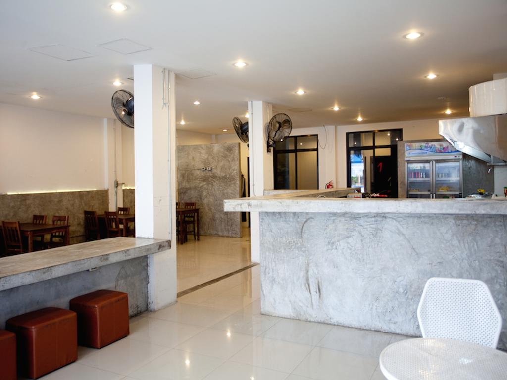 Фотографія Studio Patong By Icheck Inn 3*