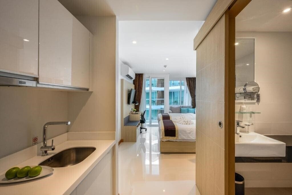 Панорама Best Western Plus The Beachfront 4*