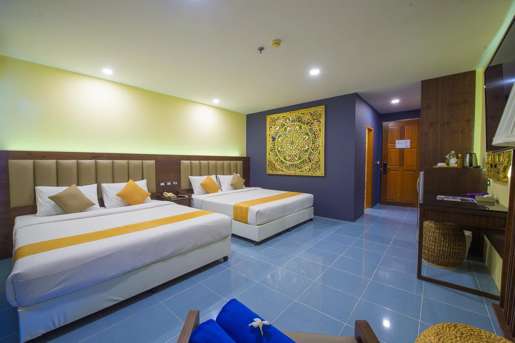 Вид Chalong Beach Hotel & Spa 4*