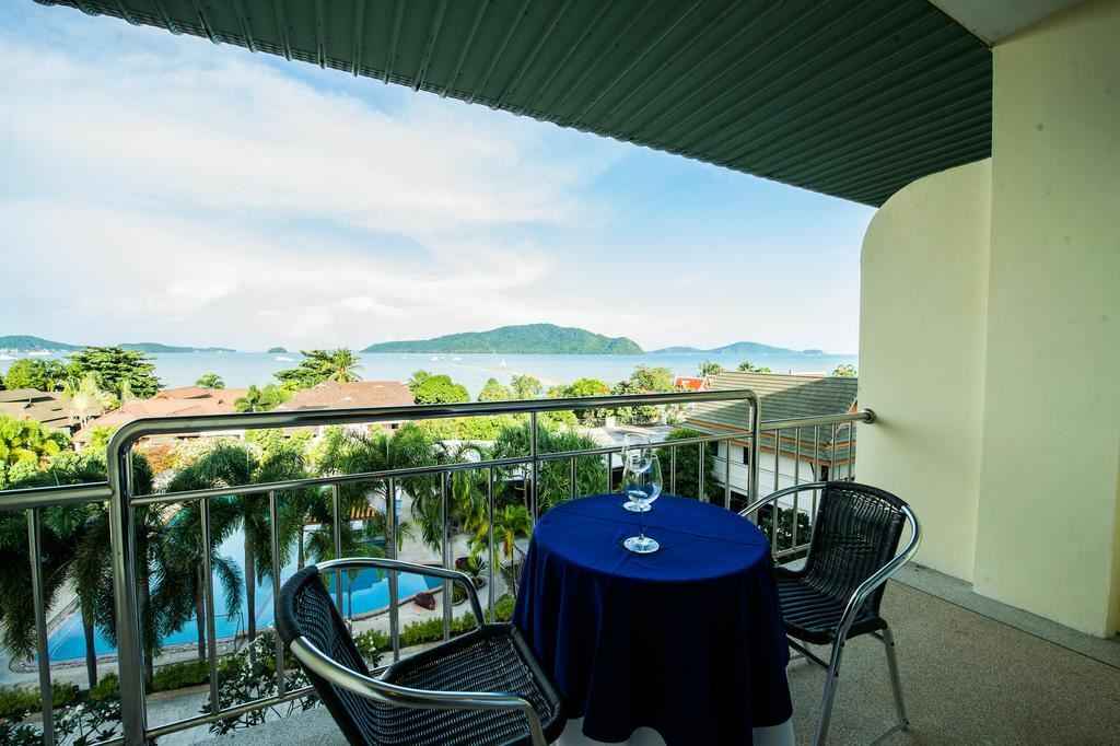 Панорама Chalong Beach Hotel & Spa 4*