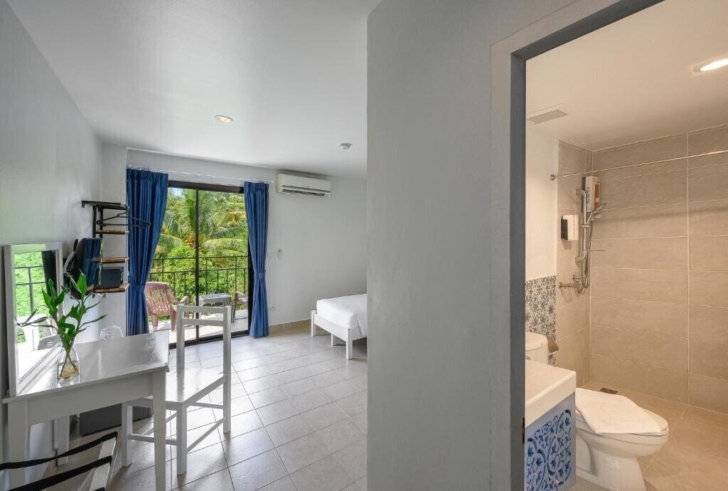 Готель Maikhao Hotel & Residence 4*