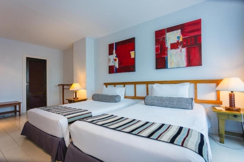 Панорама Waterfront Suites Phuket by Centara 4*