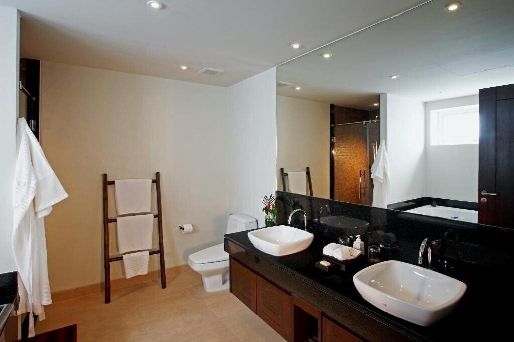 Панорама Serenity Resort & Residences 5*