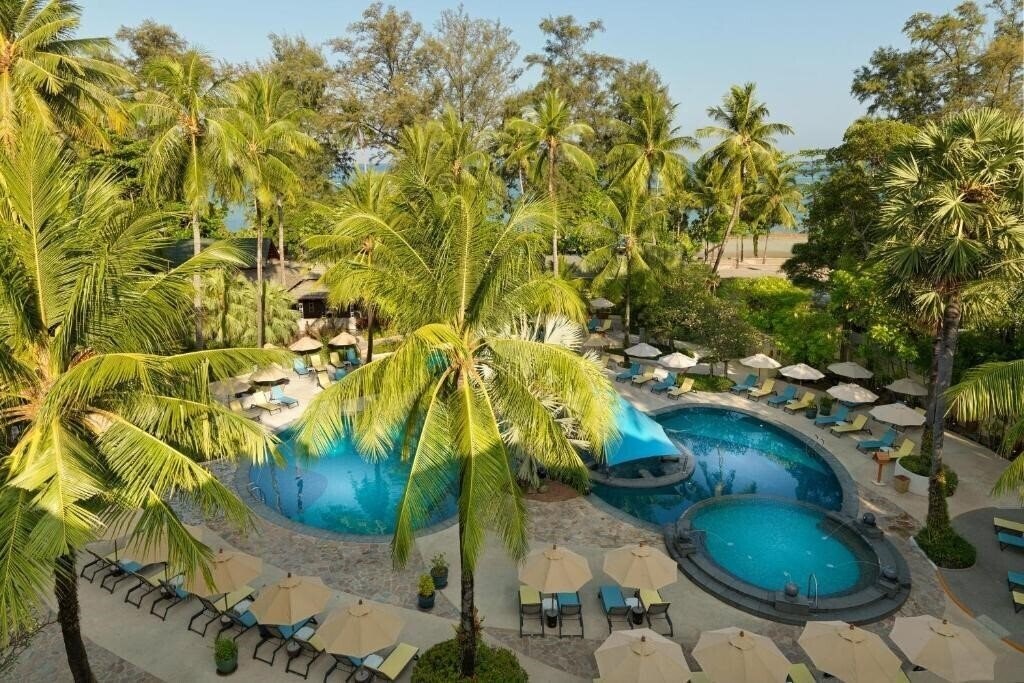 Готель Holiday Inn Resort Phuket 4*