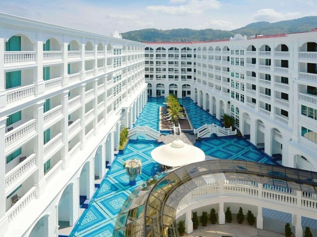 Апартаменты Movenpick Myth Hotel Patong Phuket 5*