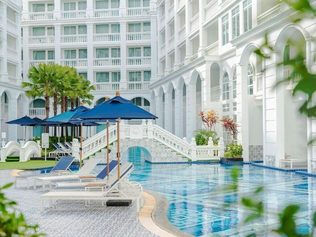 Панорама Movenpick Myth Hotel Patong Phuket 5*
