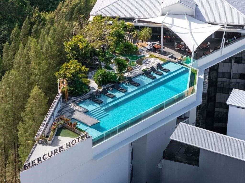 Отель Mercure Phuket Patong Journeyhub 4*