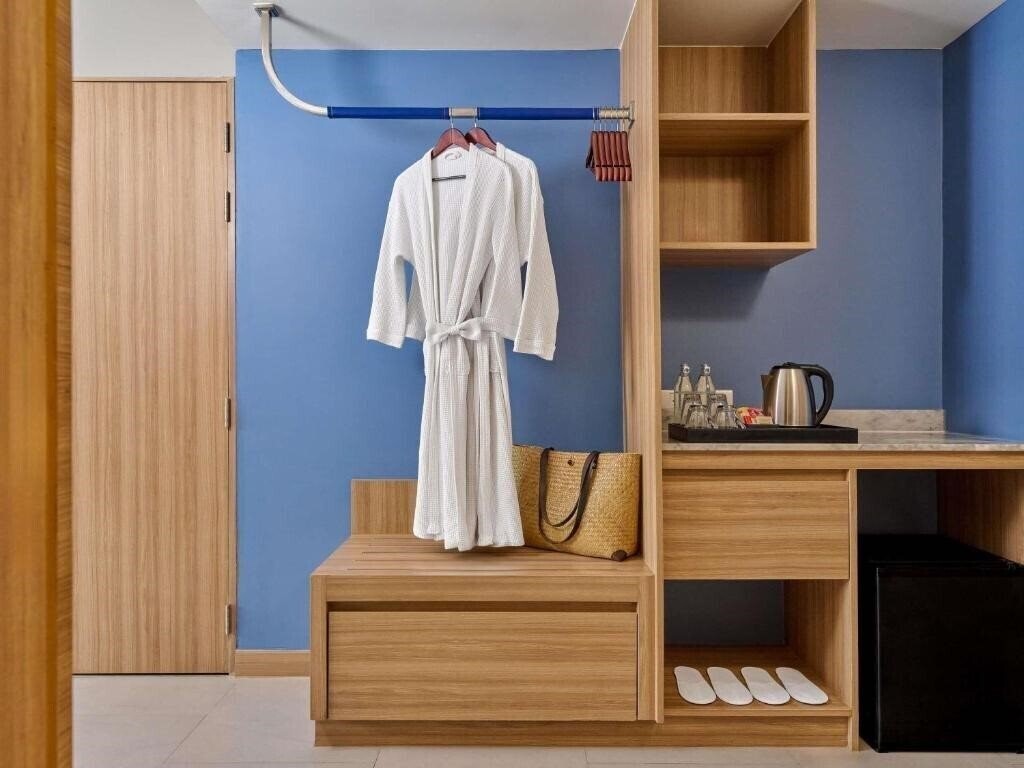 Вид Mercure Phuket Patong Journeyhub 4*