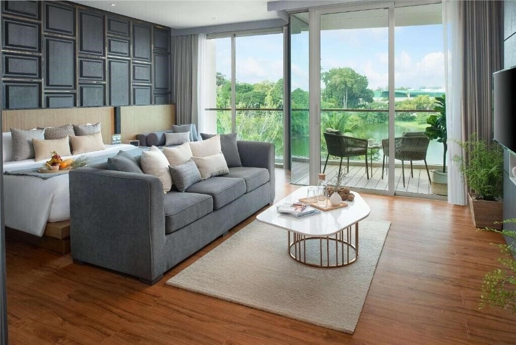 Апартаменти Wyndham Nai Harn Beach 5*