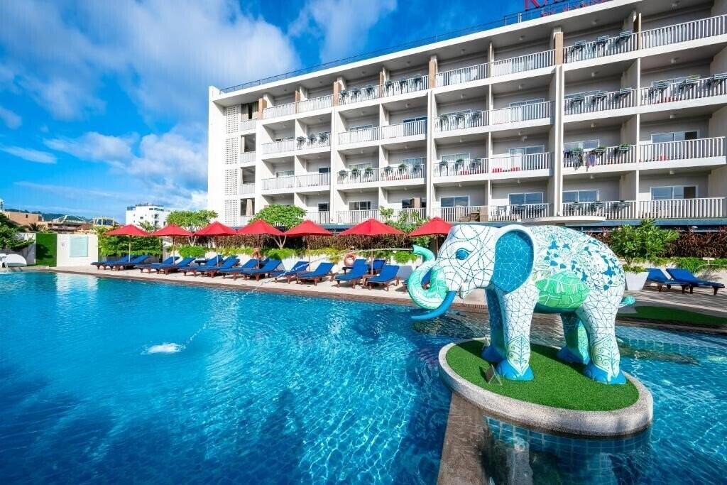 Отель Ramada by Wyndham Phuket Deevana Patong 4*