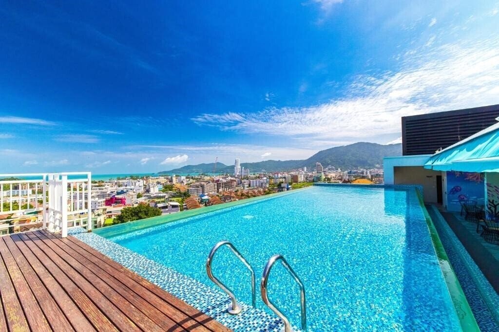 Вид Triple L Hotel Patong Beach 4*